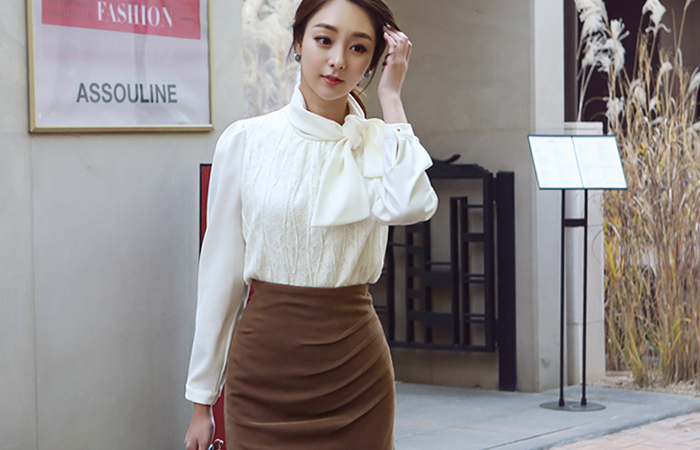 摊主双重花边领女衬衫