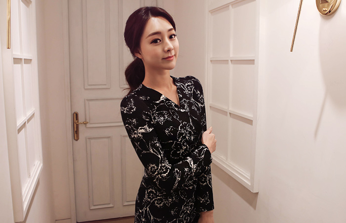 玫瑰压花跨度裹身裙