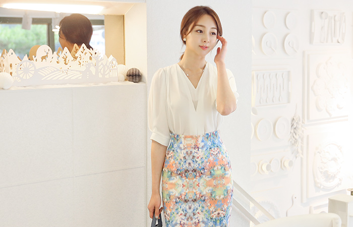 V字领褶皱女衬衫（短袖）