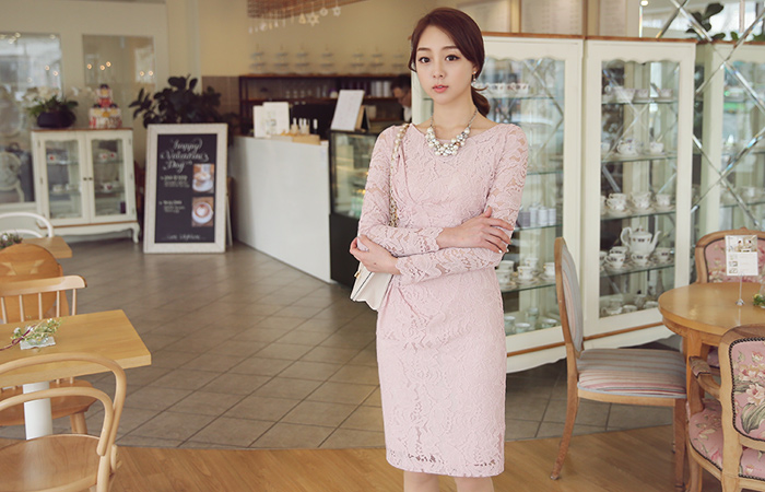 捏边褶皱蕾丝连衣裙