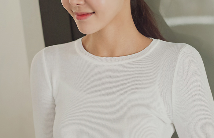 基本的修身圆领针织衫（春季）