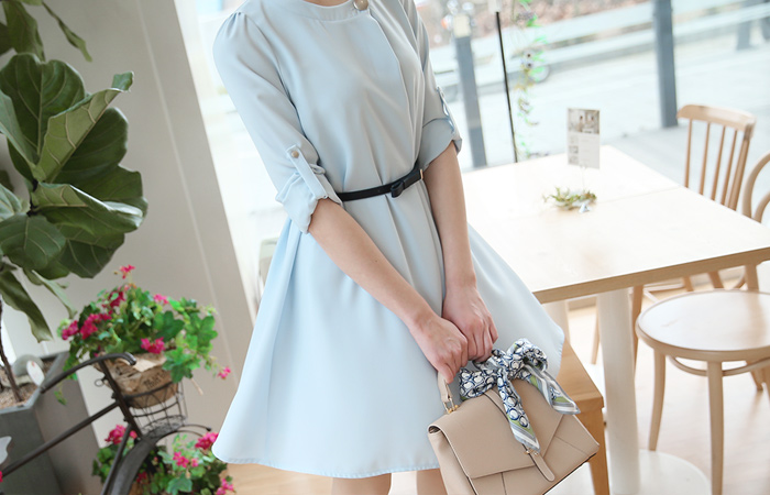 巴顿颈部卷边一个线条连衣裙