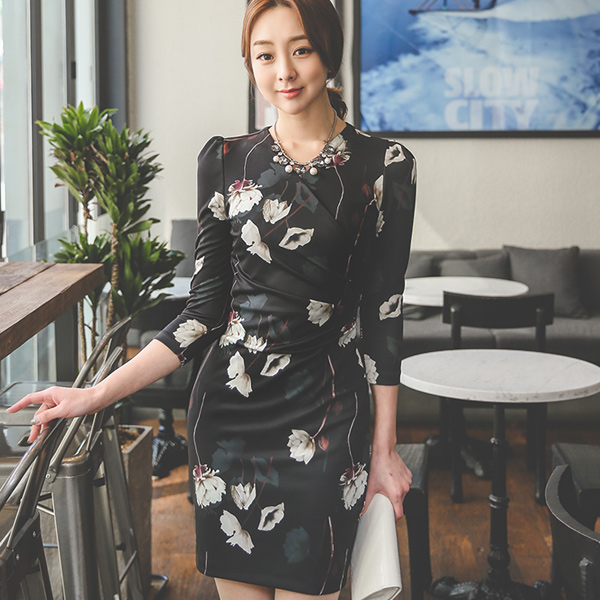 白色花剪连衣裙