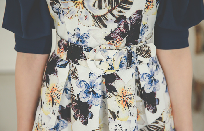 东方的花卉波浪群/喇叭裙连衣裙