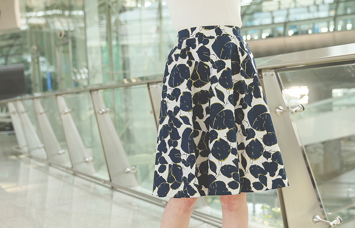 领图案波浪群/喇叭裙裙子