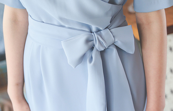 优雅宽肩带腰带连衣裙