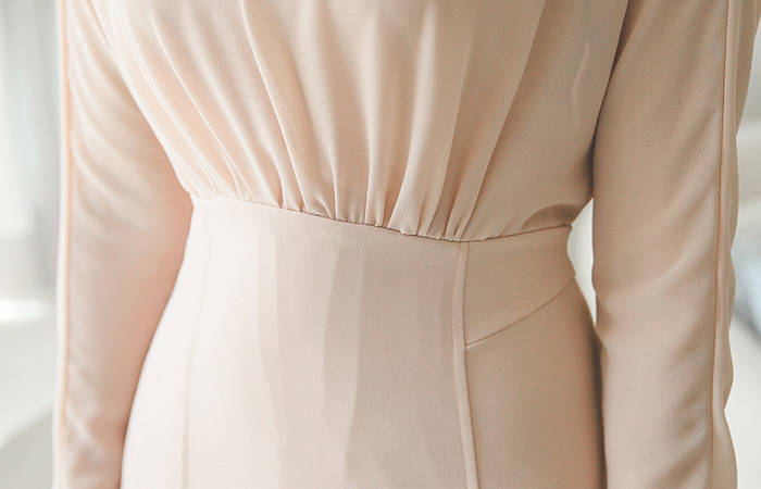 透明卷剪切连衣裙