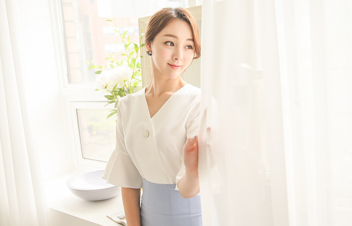 拉弗尔按钮V字领女衬衫