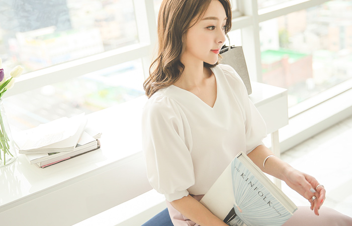 V字领一个线条女衬衫