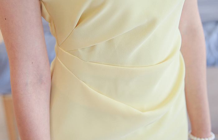 女人侧剪切连衣裙（断货）