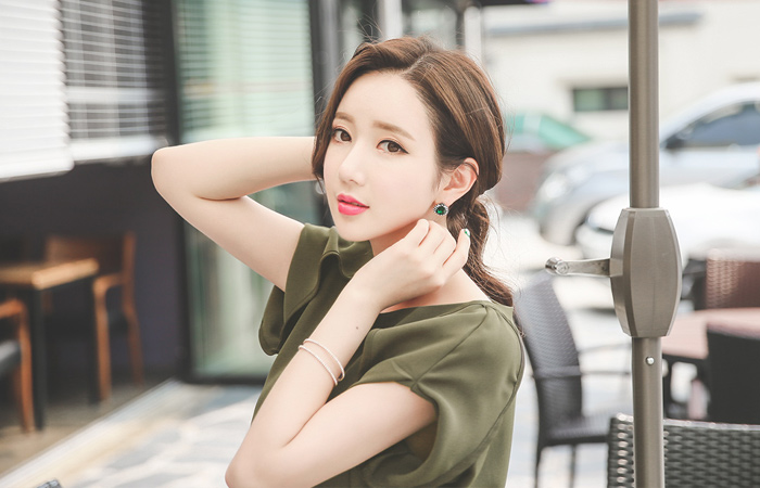 音量偏置内衬连衣裙