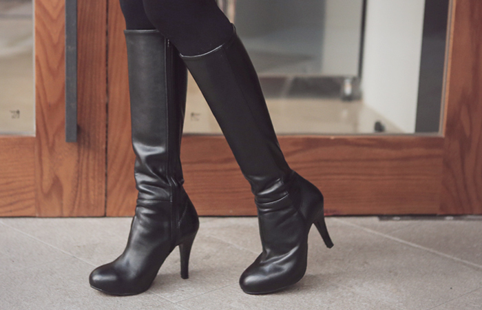 性感的修身前跟靴子