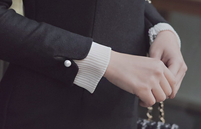 袖褶缝羊毛连衣裙