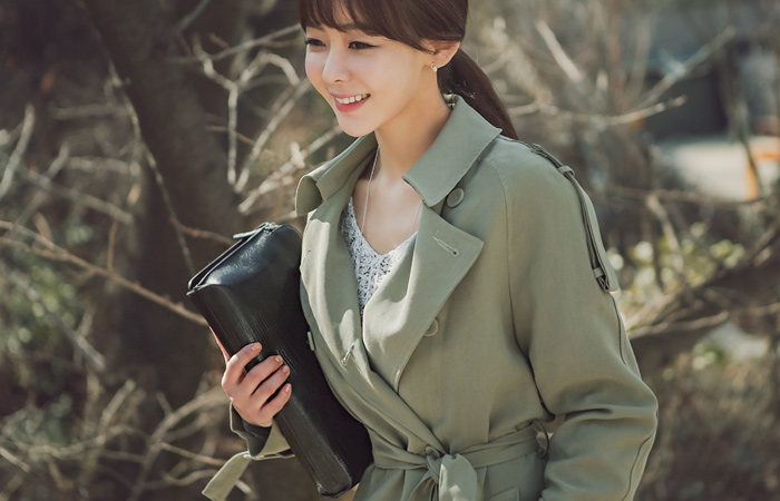 背带扣海沟风衣