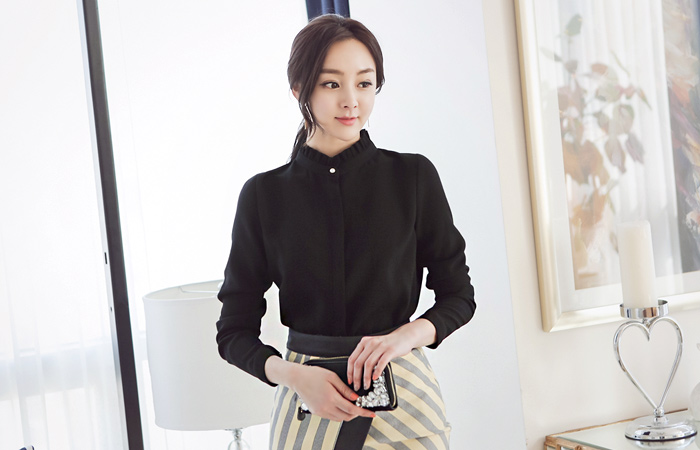 荷叶边领珍珠女衬衫