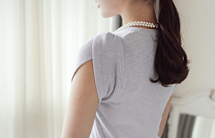 简单郁金香帽袖针织衫