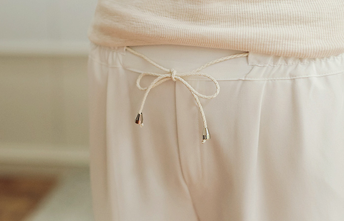 现代推弦宽松长裤