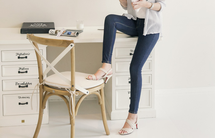 面团弹力牛仔色紧身牛仔裤