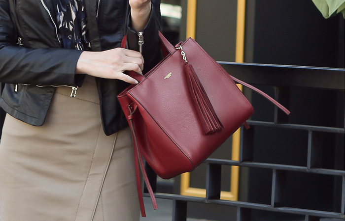 装饰中间流苏包