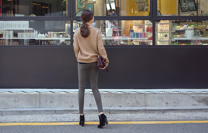 基本的颜色弹力紧身裤（提高音高）