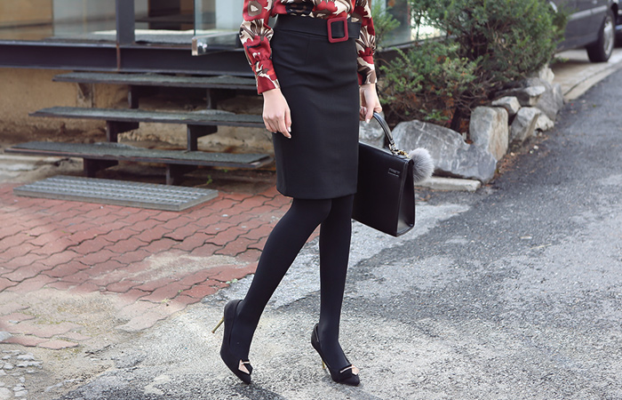 颜色带弹力^ h线条裙子