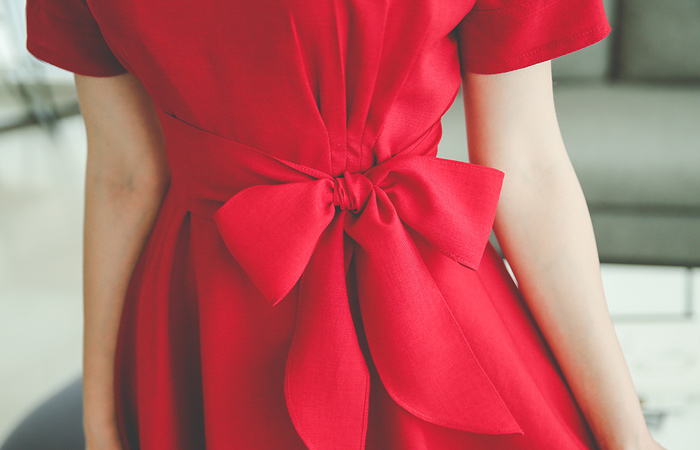 女人掐波浪群/喇叭裙连衣裙