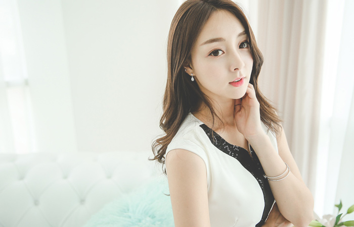 优雅闪耀心领连衣裙