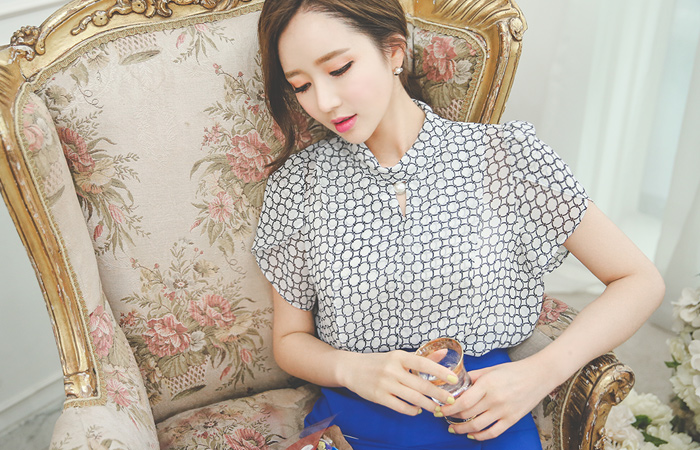 V teuim珍珠rolnek女衬衫