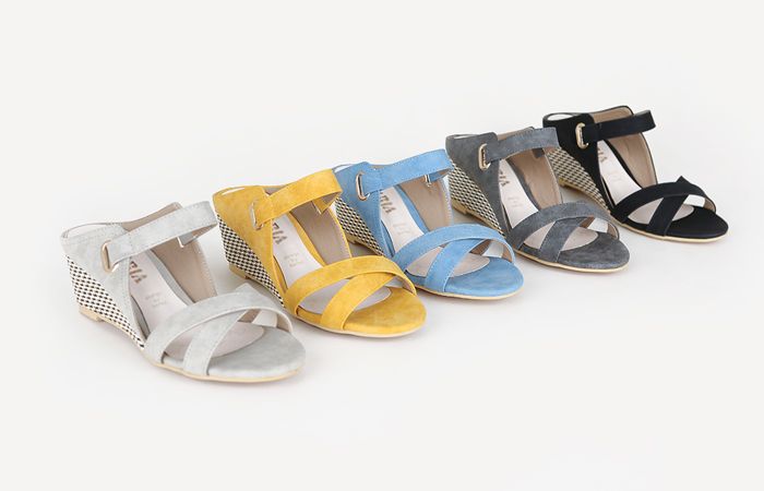 [模特穿29秒滚动交叉坡跟鞋