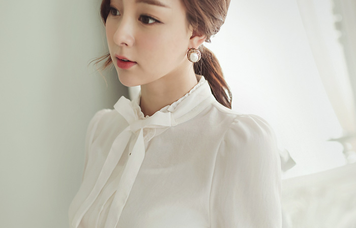 露露怎幺丝带女衬衫