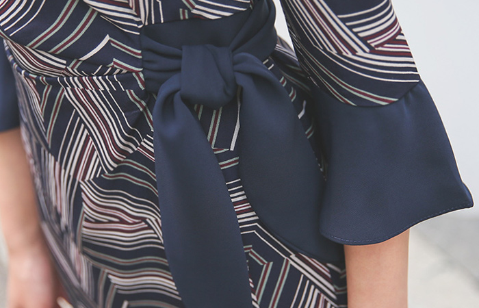 桑德拉seukeolchyeo蝴蝶结连衣裙