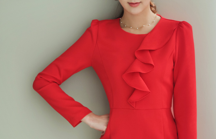 轻微褶皱连衣裙