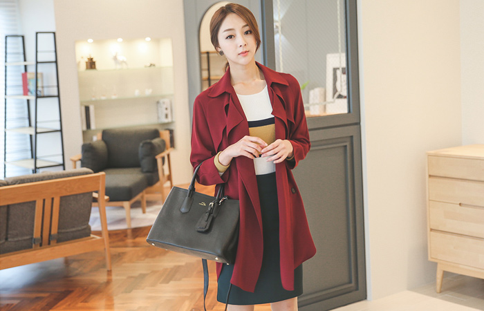 考究的胭脂风衣