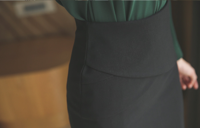 上页。H线条梅花郁金香裙子