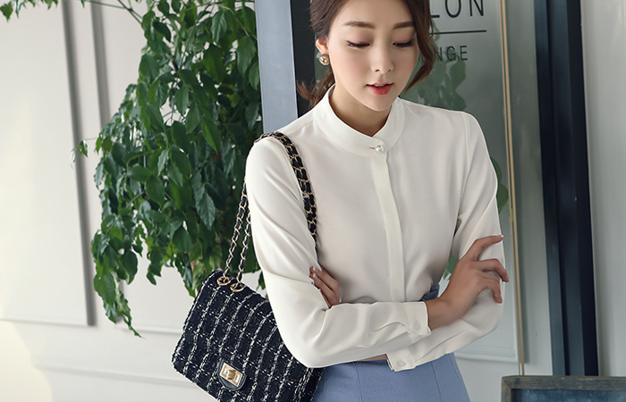 中国珍珠按钮脖子女衬衫