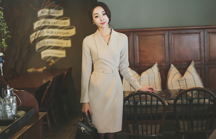 现代正式领连衣裙