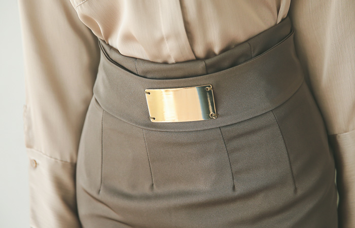 金广场绸缎裙子