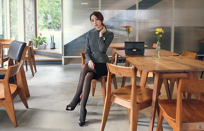 站在梅花页面连衣裙