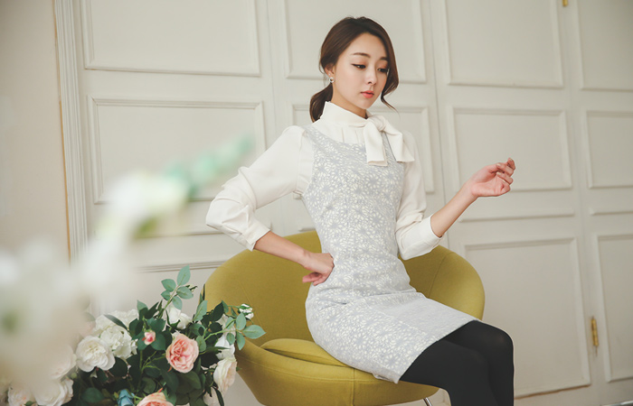 花绘制加绒连衣裙