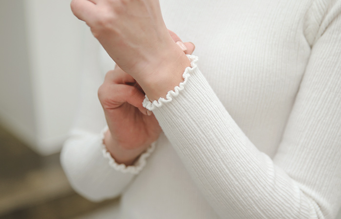 波纹装饰的随机线针织衫