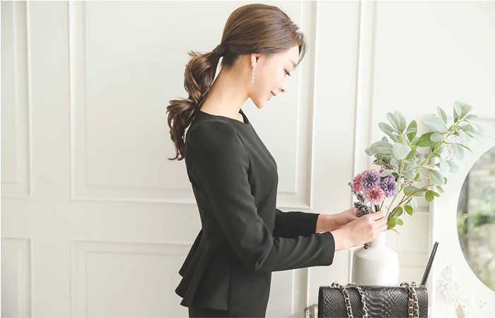 丰满女士背面连衣裙