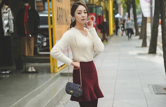 潮湿的四翼V字领针织衫