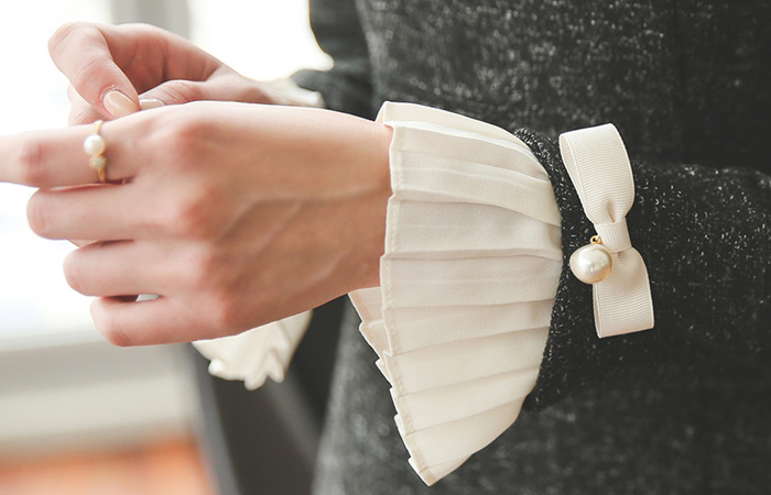 百褶心中颈袖连衣裙