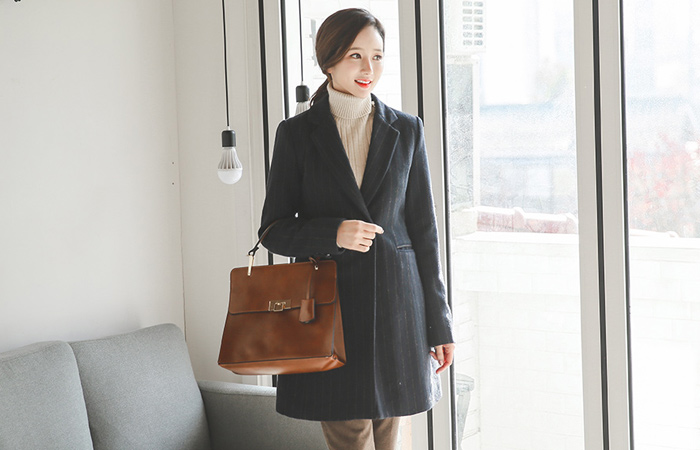 现代条纹修身呢子大衣