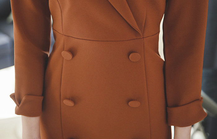 正式的双排扣泰勒连衣裙