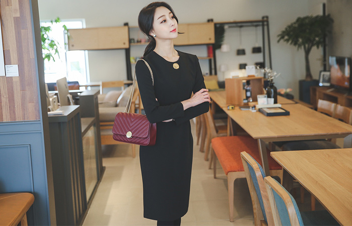 仿古金色纽扣连衣裙