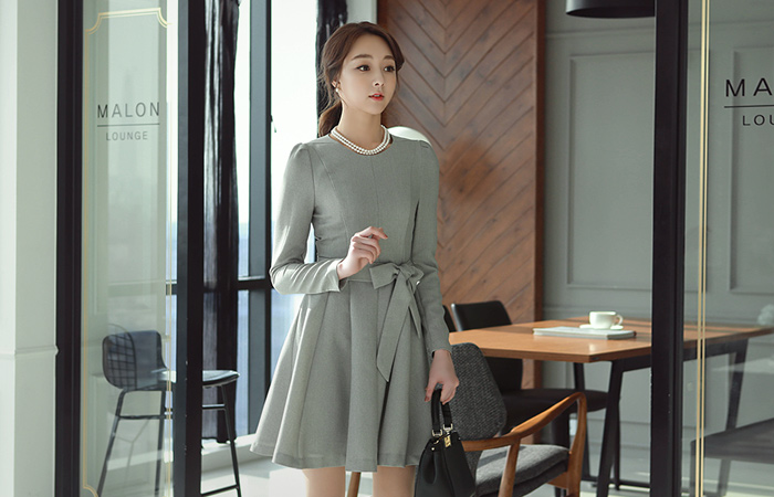 公主波浪群/喇叭裙连衣裙（安全带）