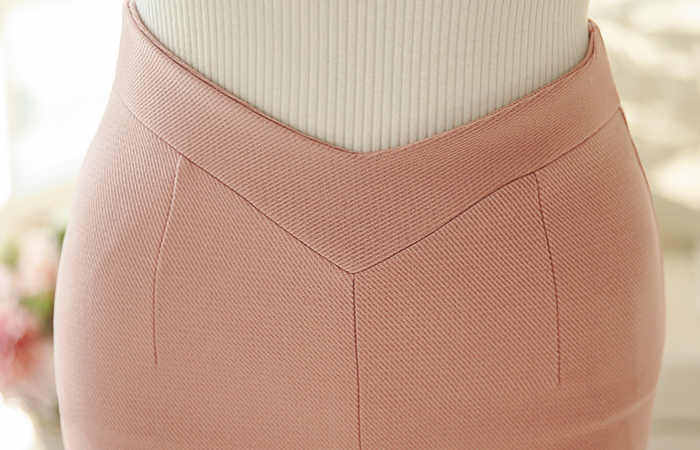 V-切割线弹力裙子