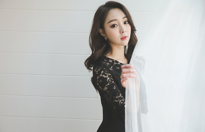 蕾丝上衣捏波浪群/喇叭裙连衣裙