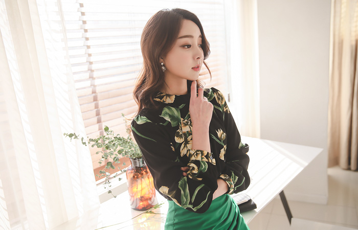 百合颈褶饰女衬衫